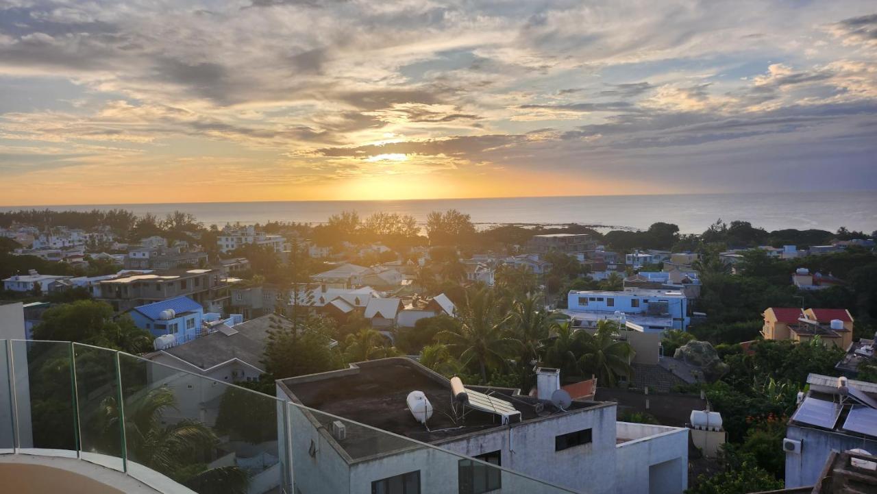 Seaview Luxury Appartment Flic en Flac Exterior photo
